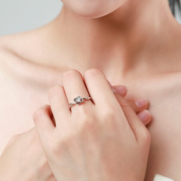 s925 sterling silver four-leaf petal diamond ring Women's niche high-end exquisite ring Tanabata gift jewelry - Image 2
